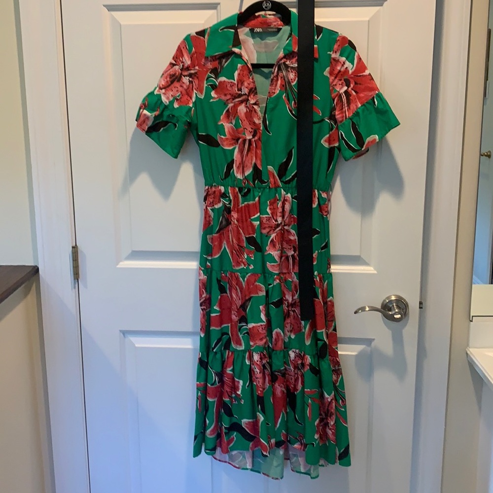 Zara, Tropical, green and deep pink dress. Extra small. Comes with black belt.